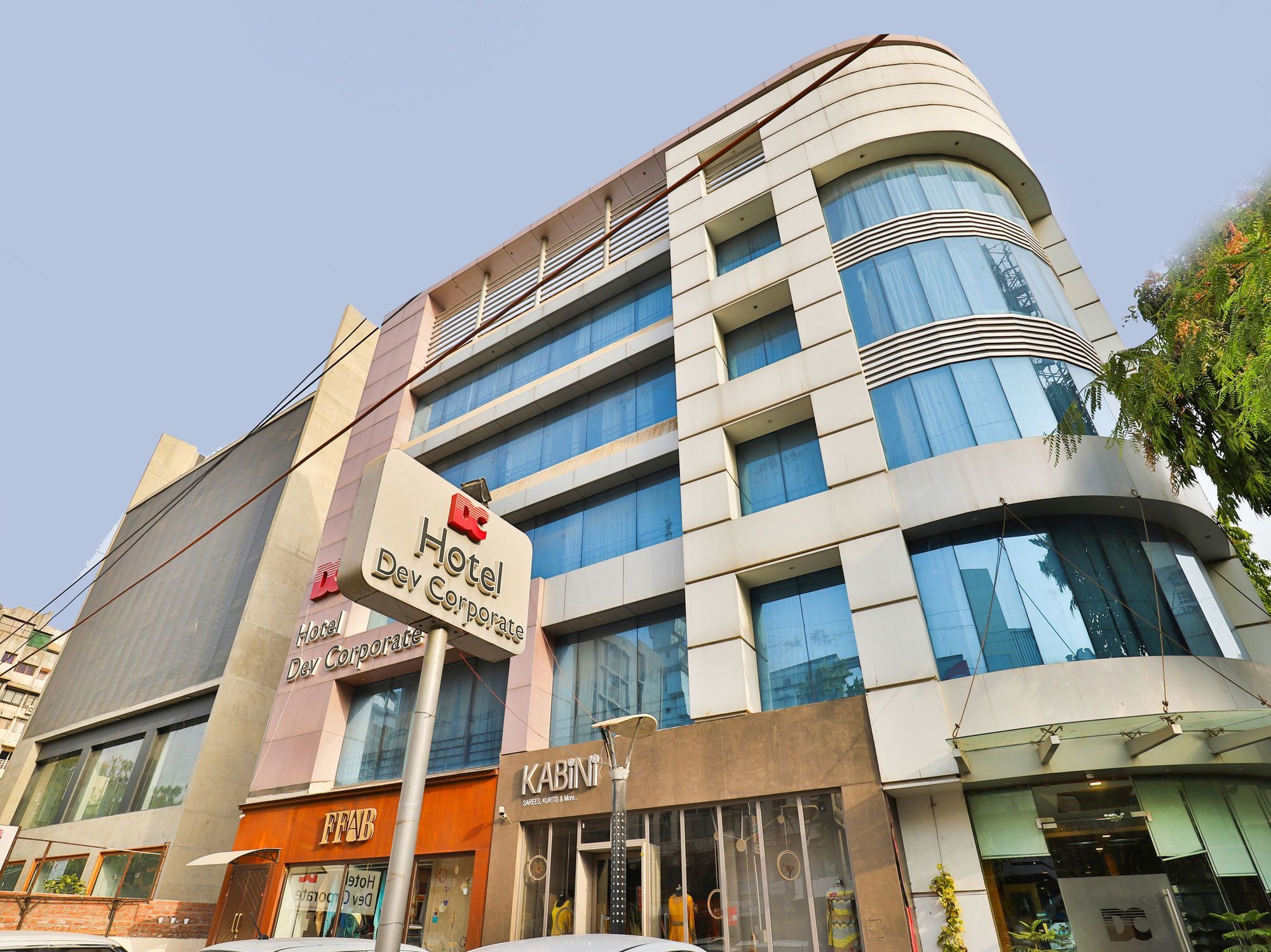 Capital O 15537 Dev Corporate 3* Ahmedabad