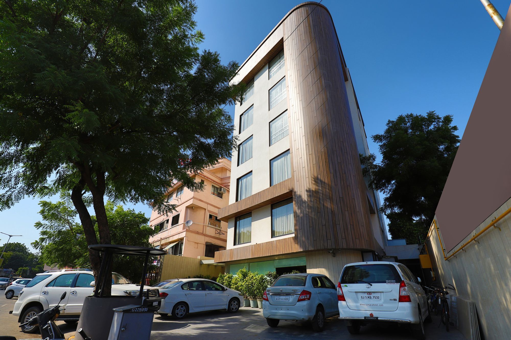 Oyo 3927 Scenaria Hotel Ahmedabad