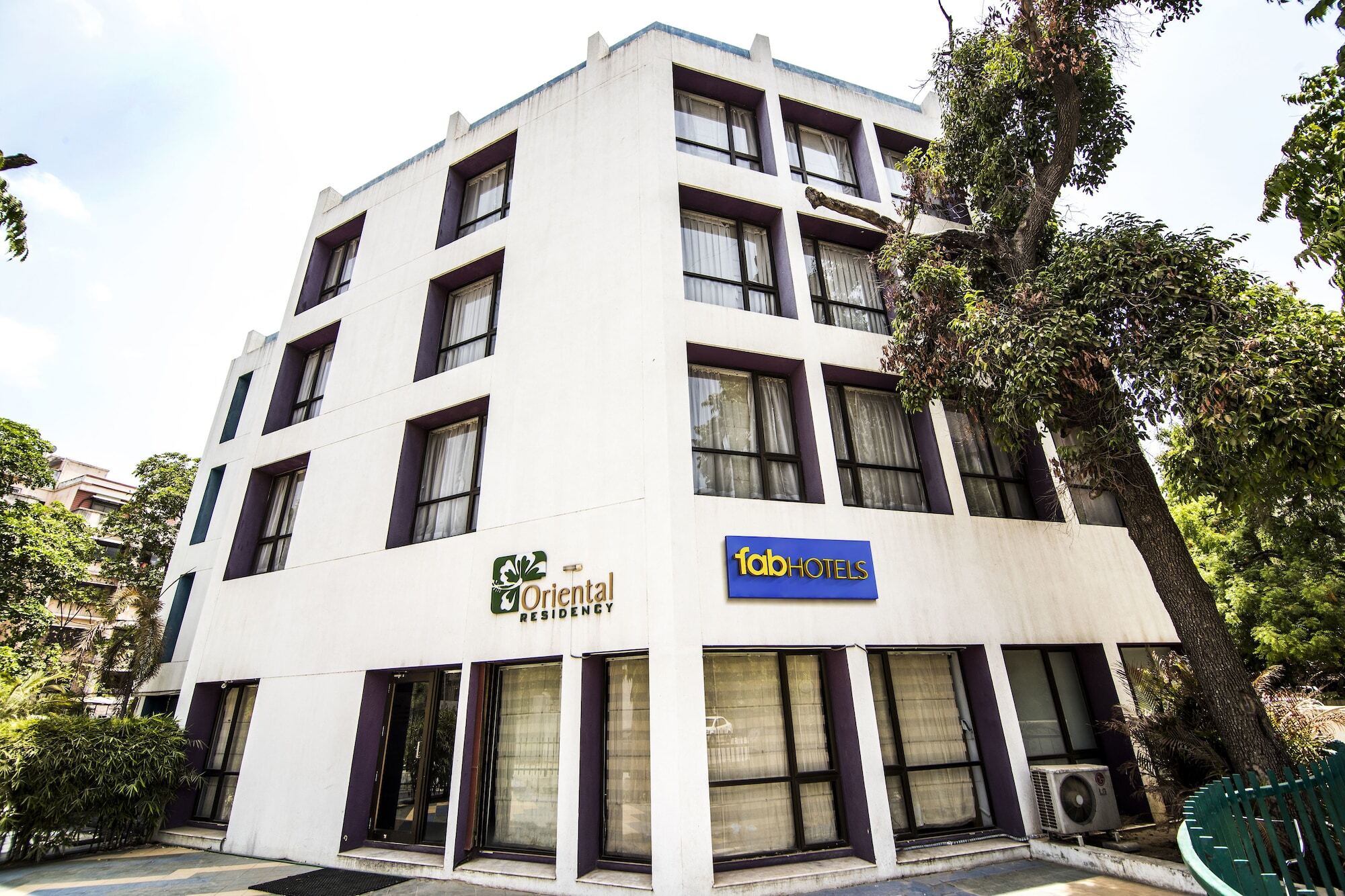 Fabhotel Prime Ellisbridge 3*