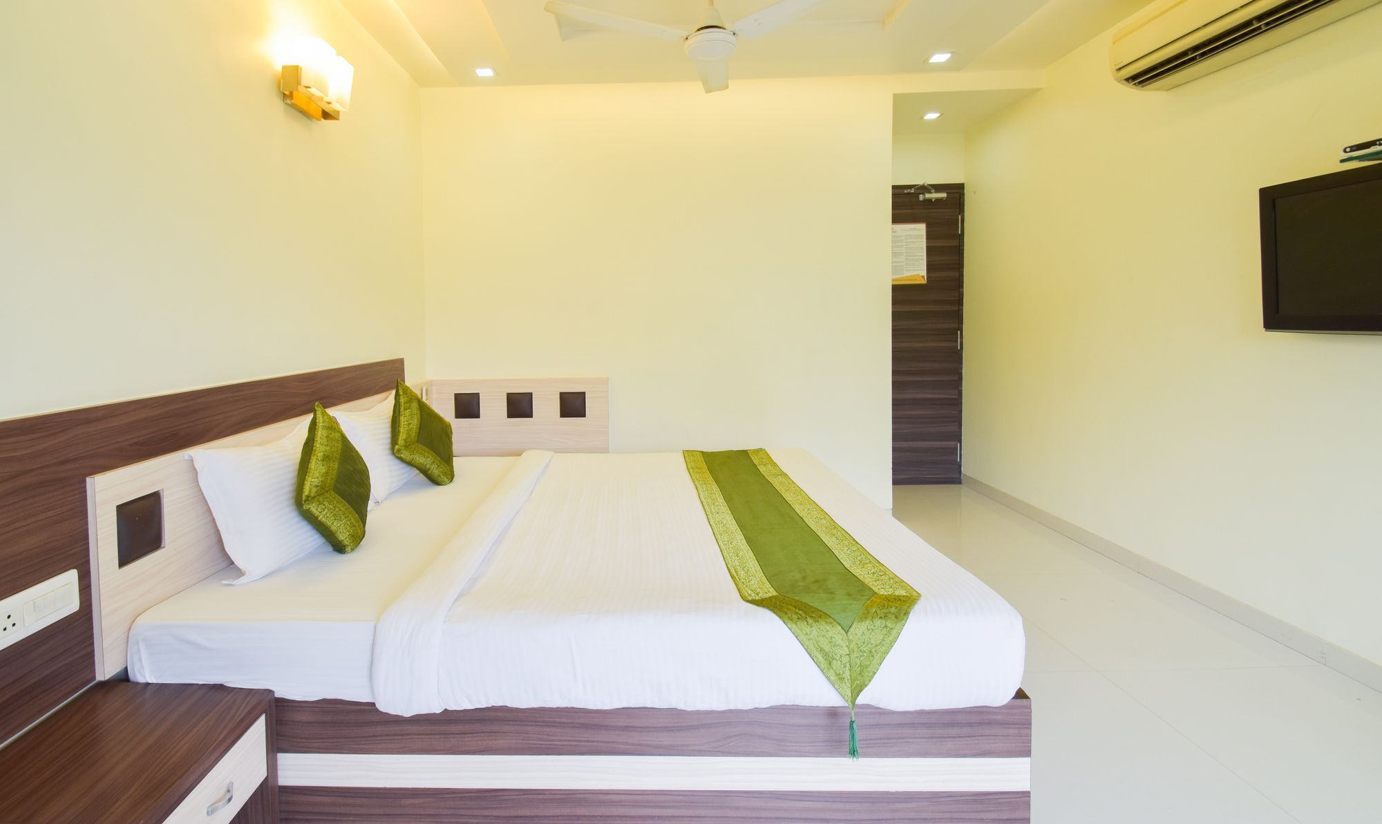 Treebo Palliate Hotel 3*