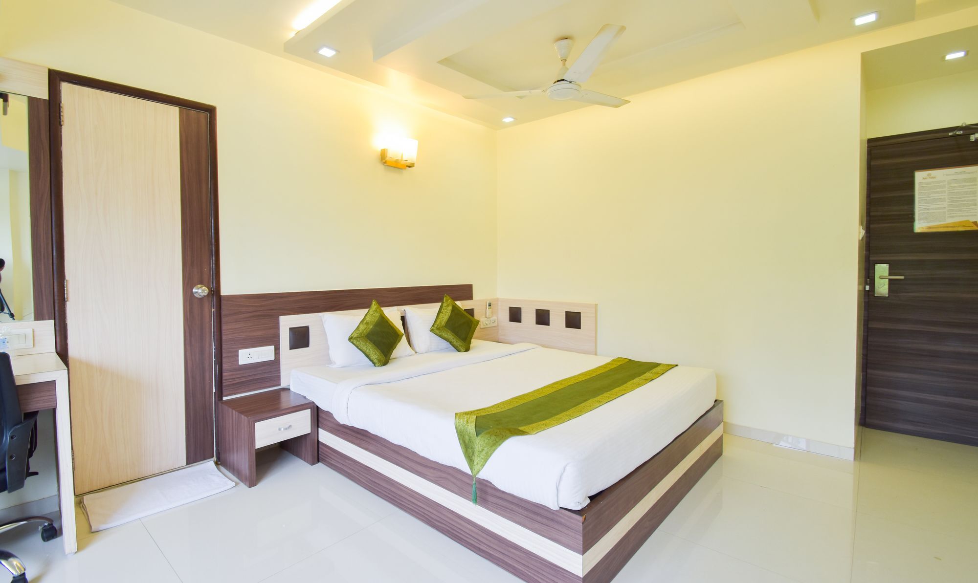 Hotel Treebo Palliate Ahmedabad