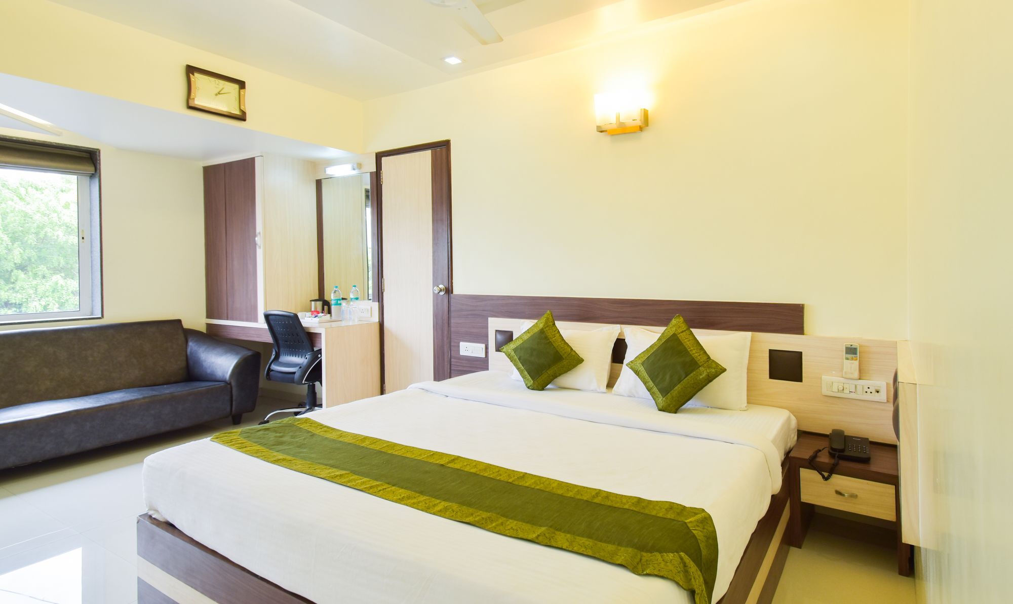 Hotel Treebo Palliate Ahmedabad