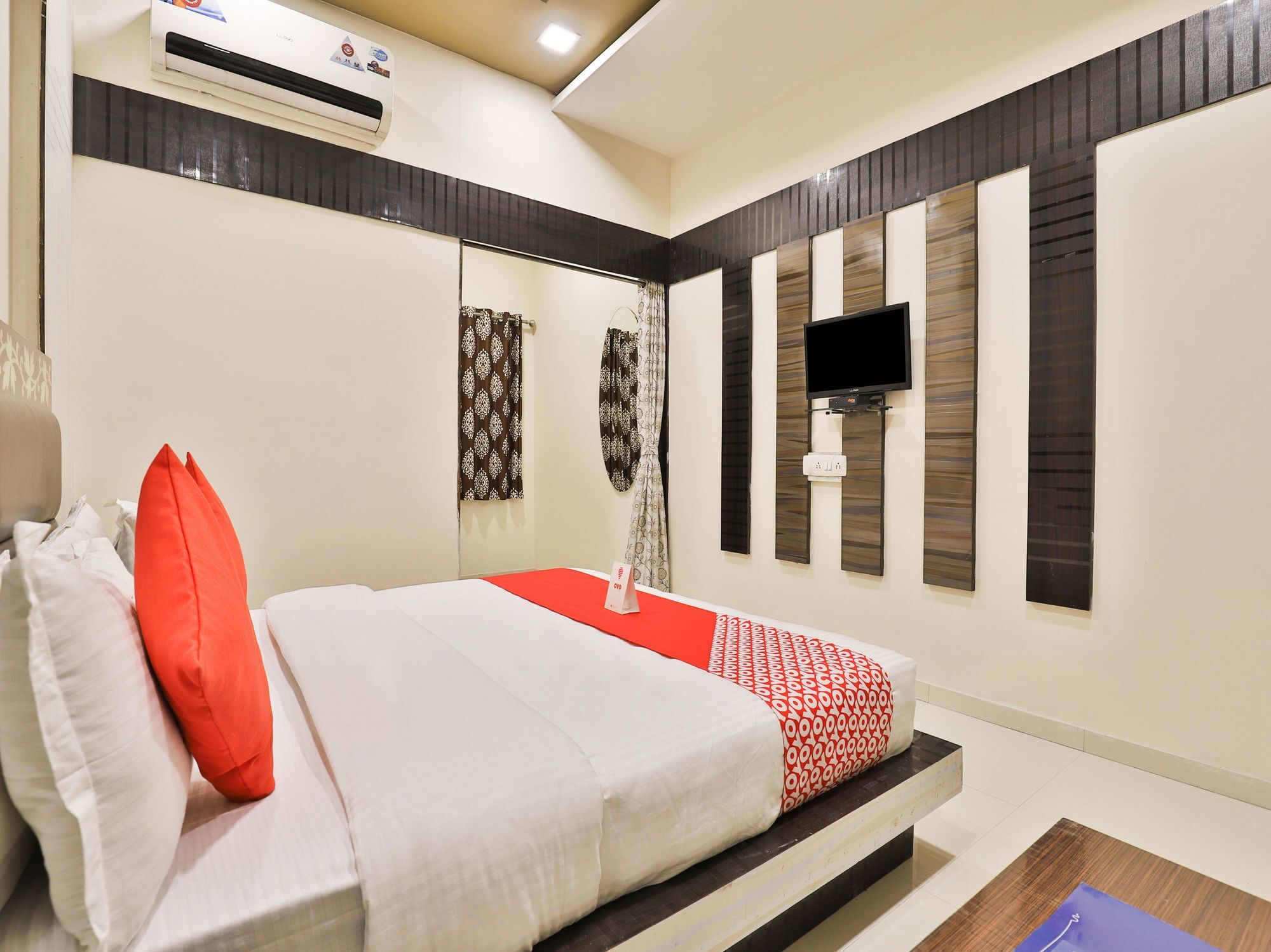 Hotel Oyo 11610 Shreenath Ahmedabad