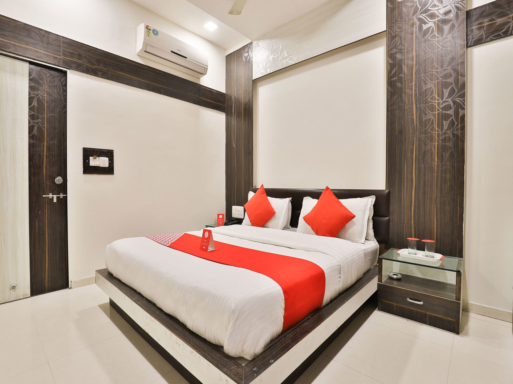 Hotel Oyo 11610 Shreenath Ahmedabad