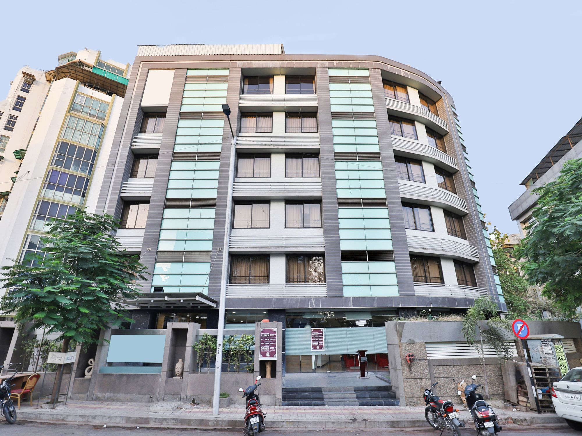 Oyo 4938 Dev Aadi 3*