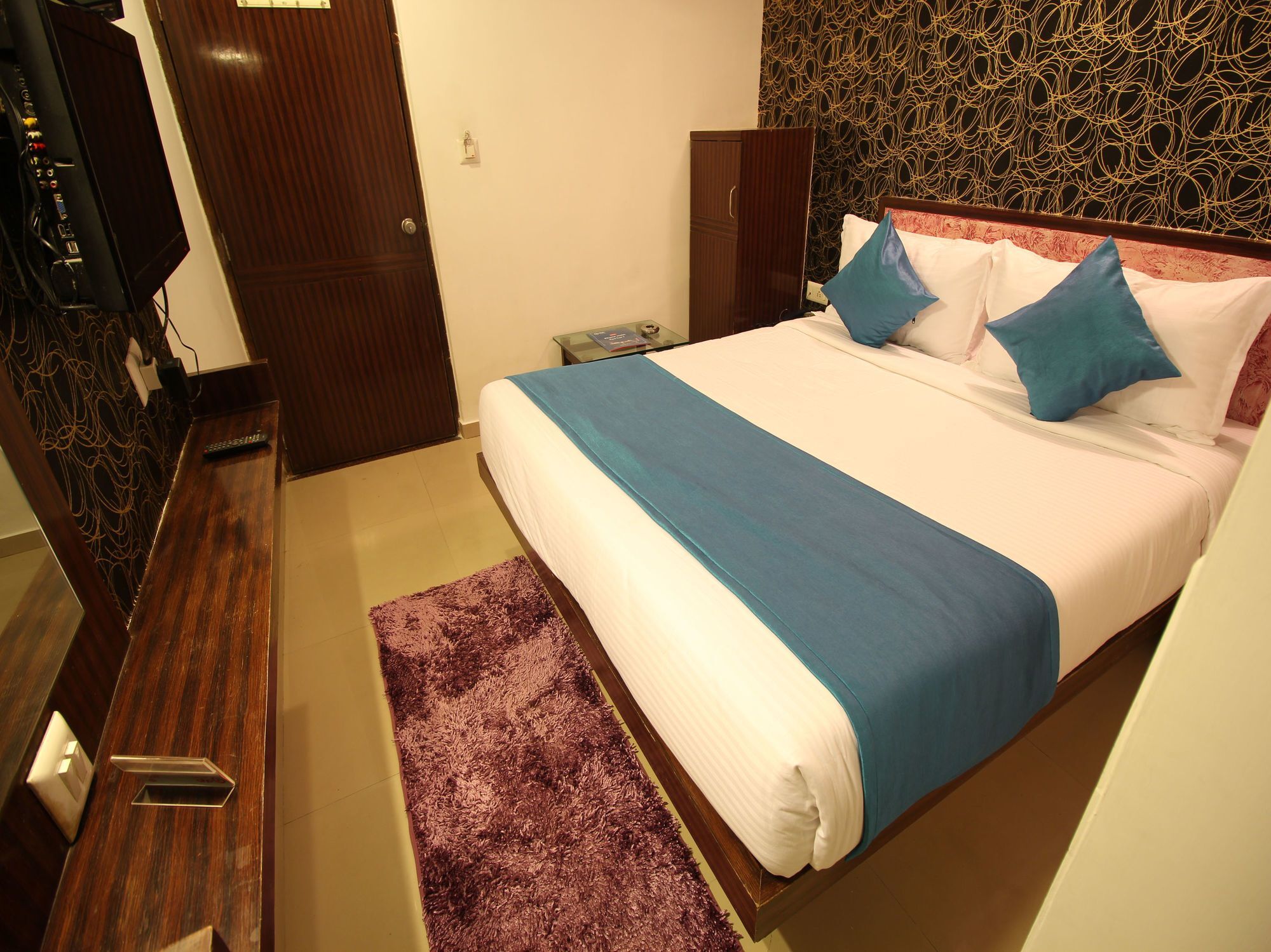 Hotel Oyo 2485 Kalash Ahmedabad