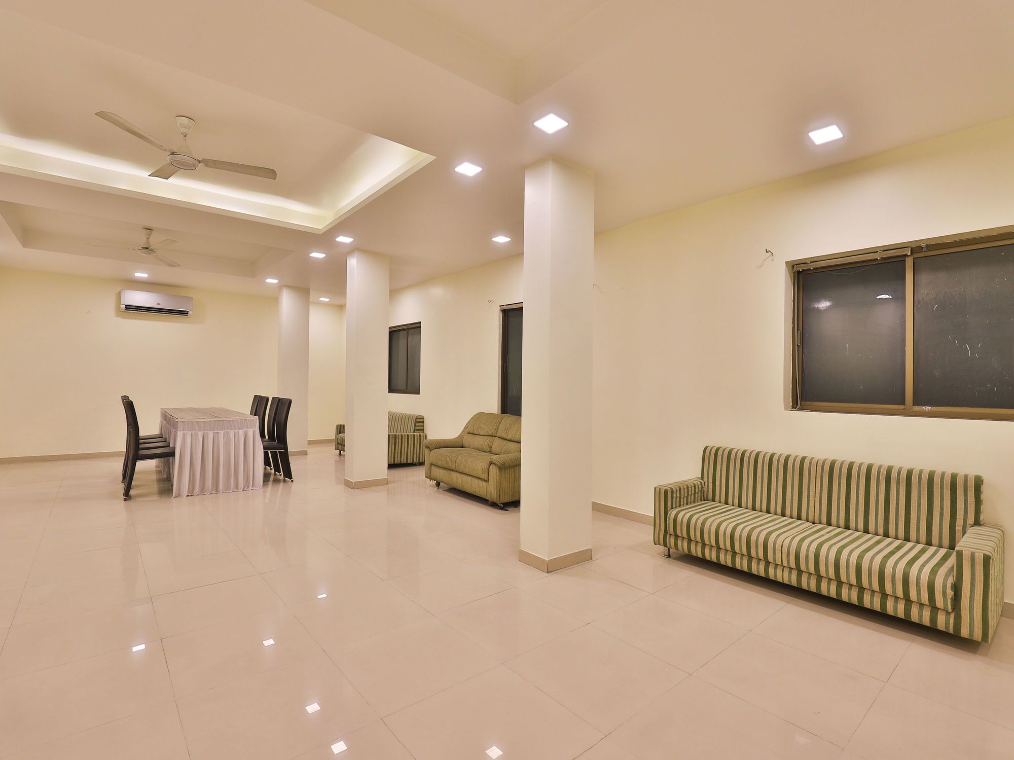 Hotel Oyo 6684 Park Sangam Ahmedabad