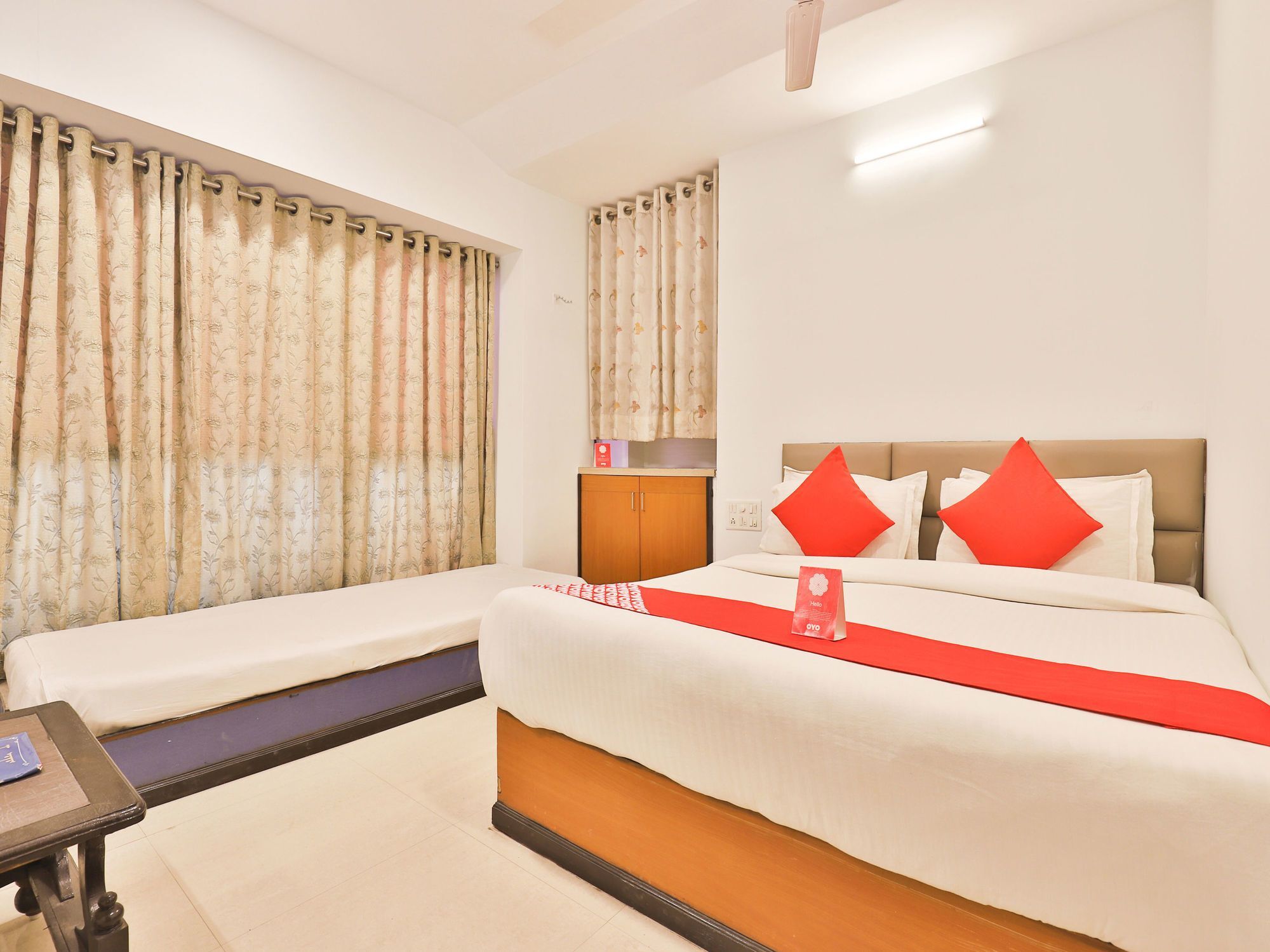 Oyo 3914 Legend Hotel Ahmedabad