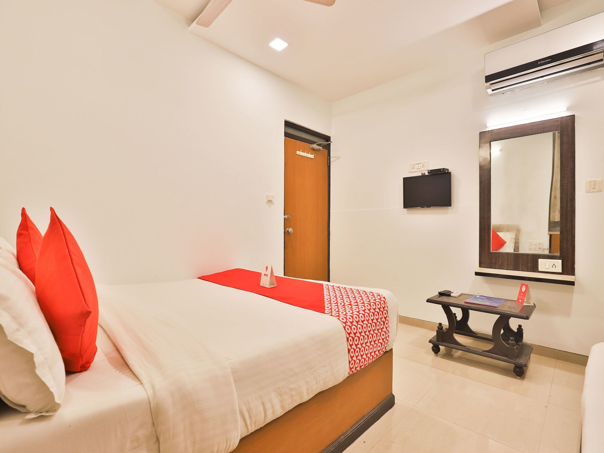 Hotel Oyo 3914 Legend Ahmedabad