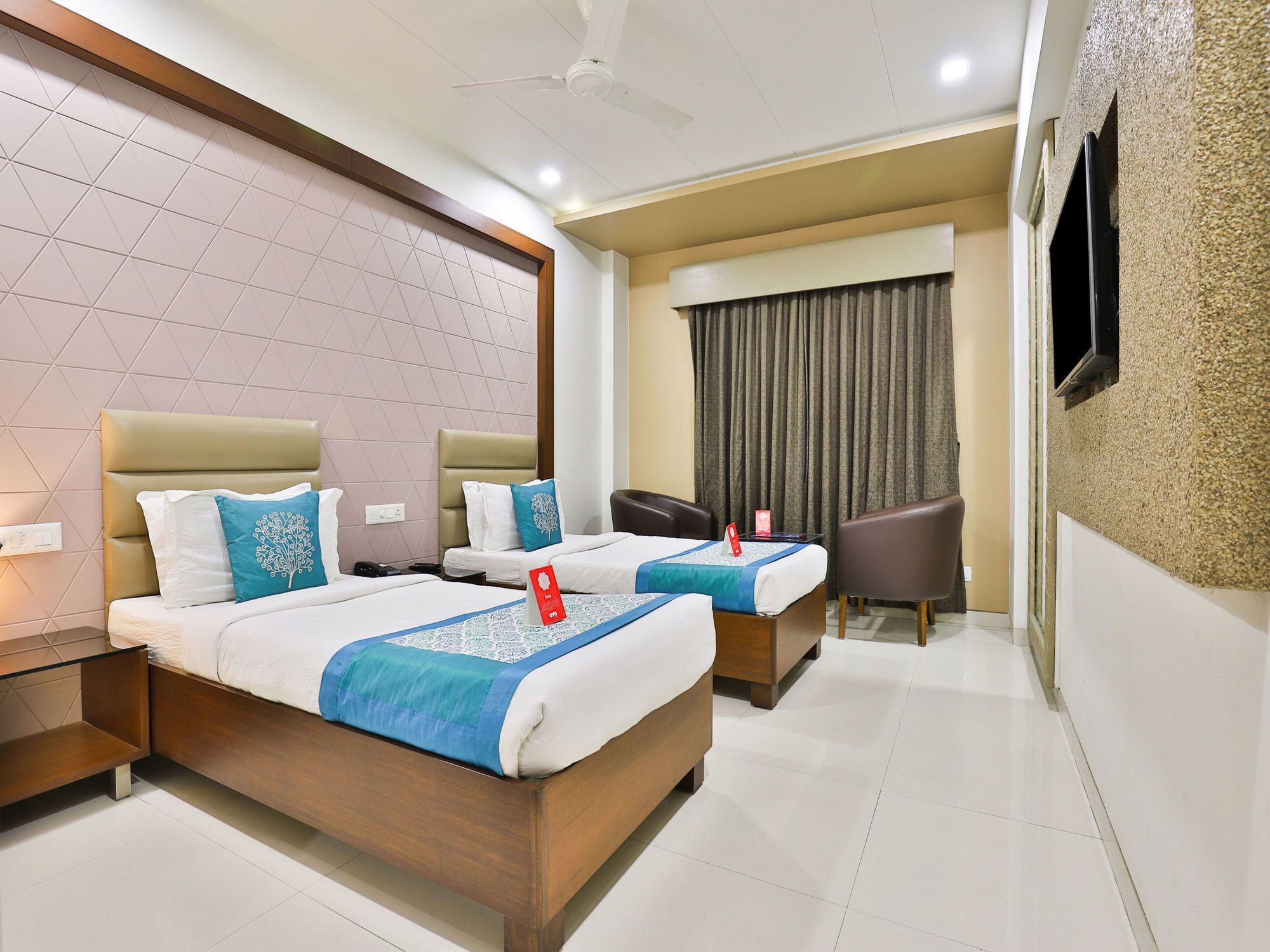 Hotel Oyo 13253 The Grand Vinayak Ahmedabad