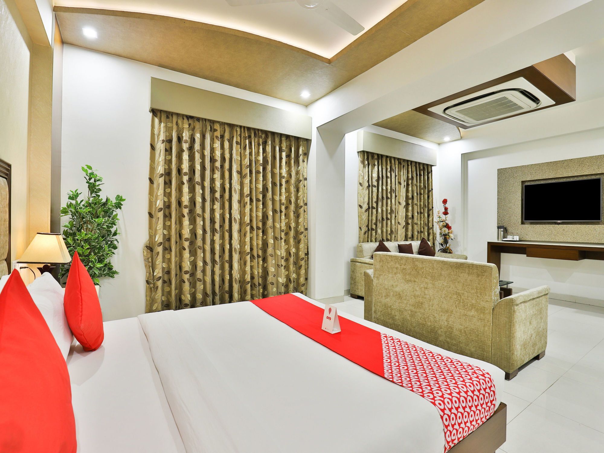 Oyo 13253 The Grand Vinayak Hotel 3*