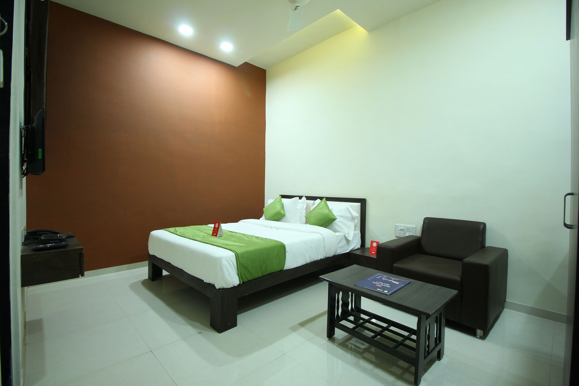 Oyo 8993 Maher Ahmedabad