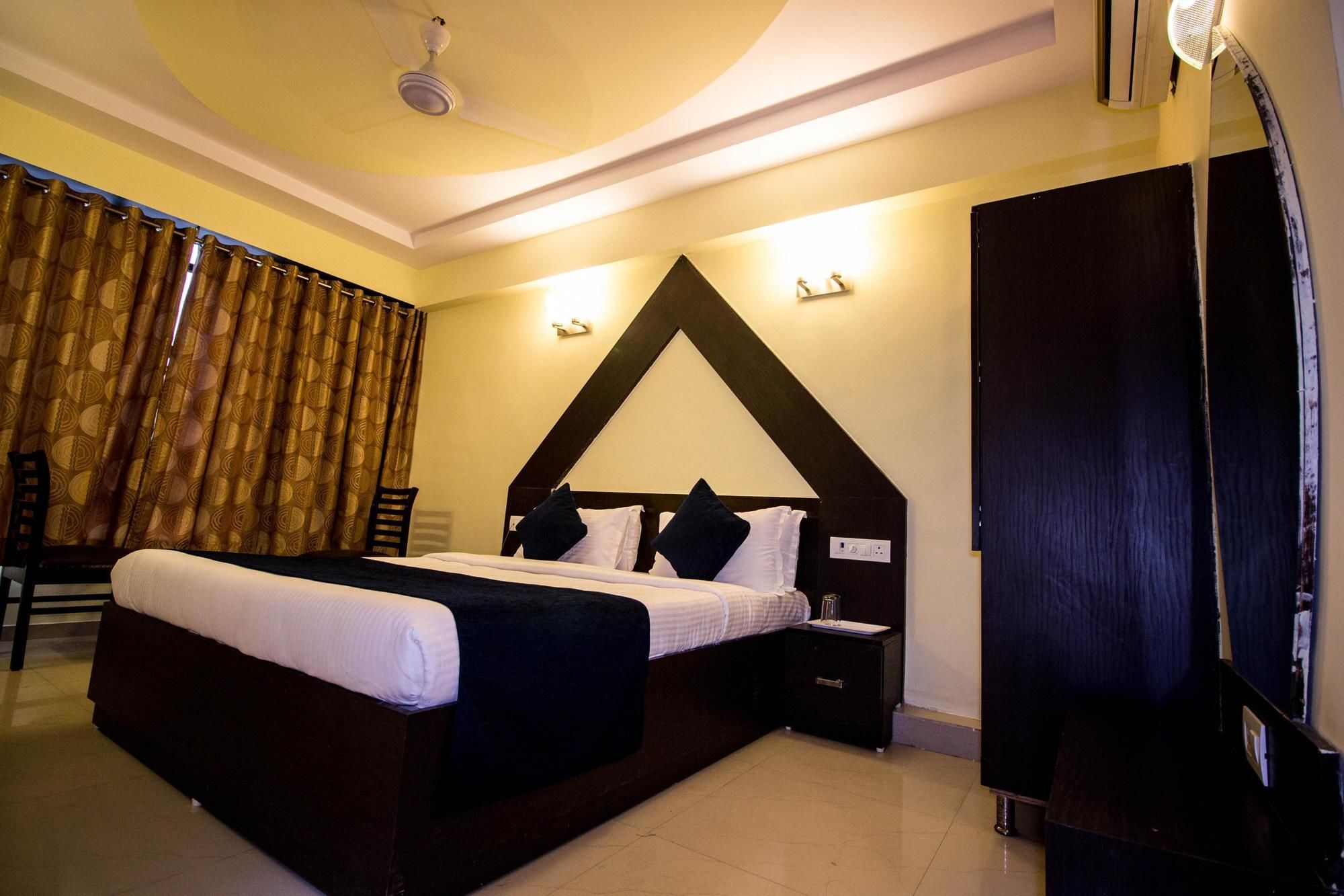 Hotel O Bridge Ahmedabad
