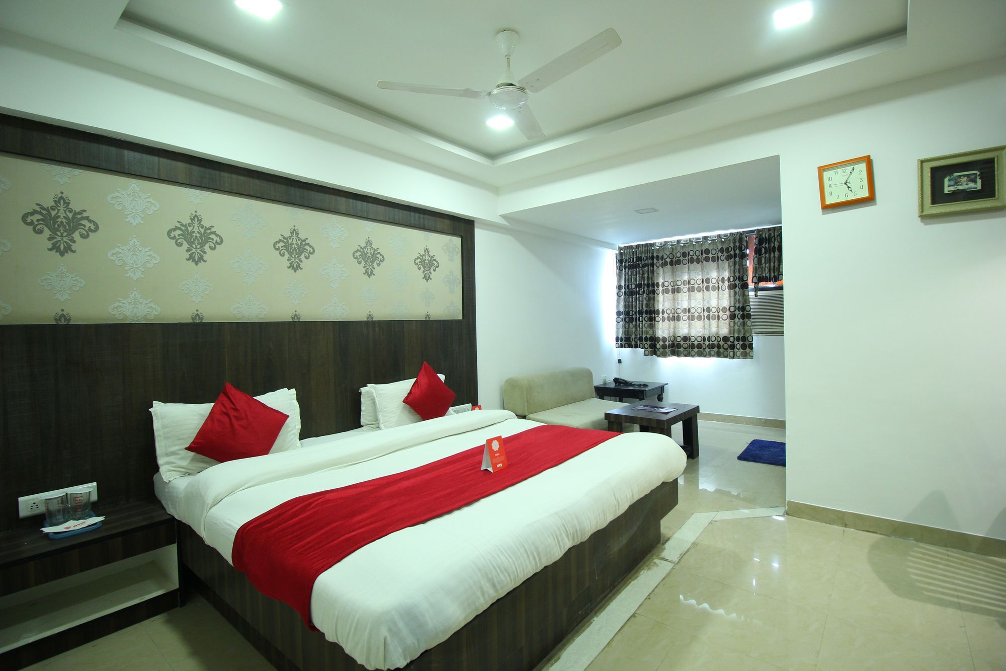 Hotel Oyo Gurdwara Sg Highway 2 Ahmedabad