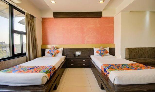 Hotel La365 Ahmedabad