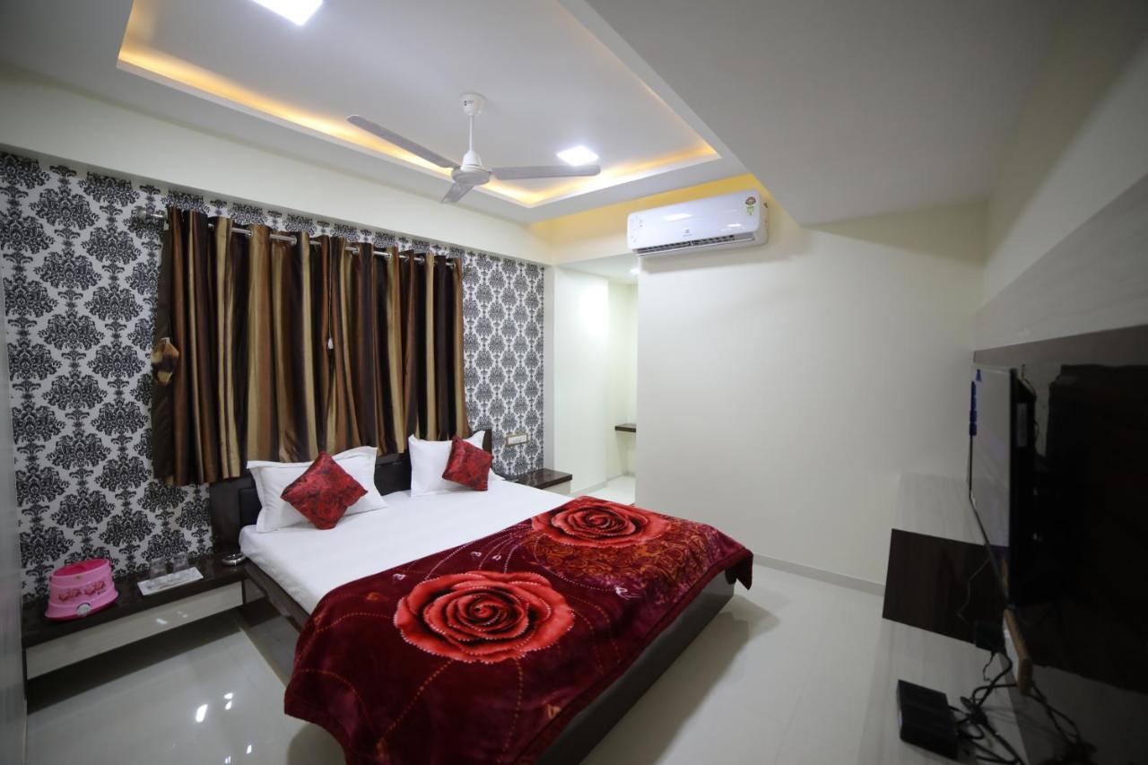 Red Apple * Ahmedabad