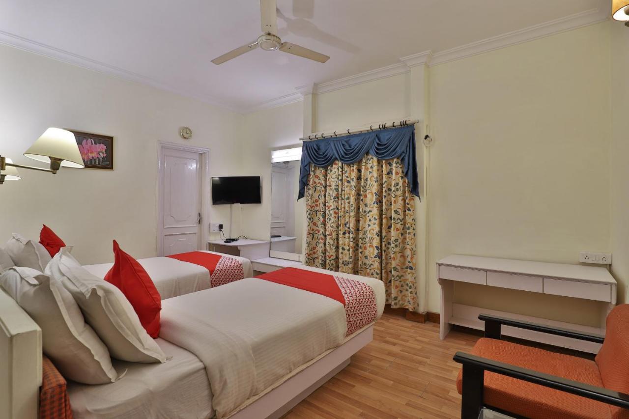 Oyo 2308 Crown Hotel