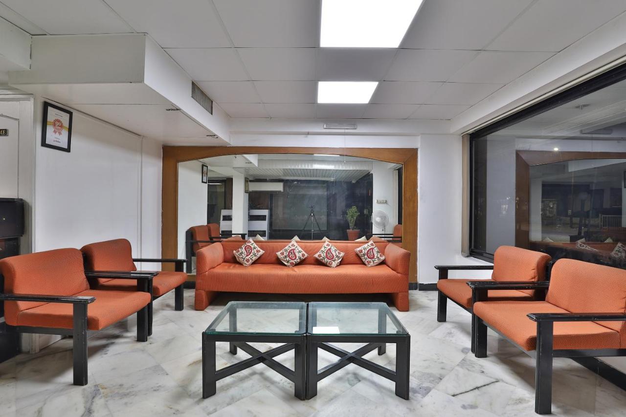 Oyo 2308 Crown Hotel