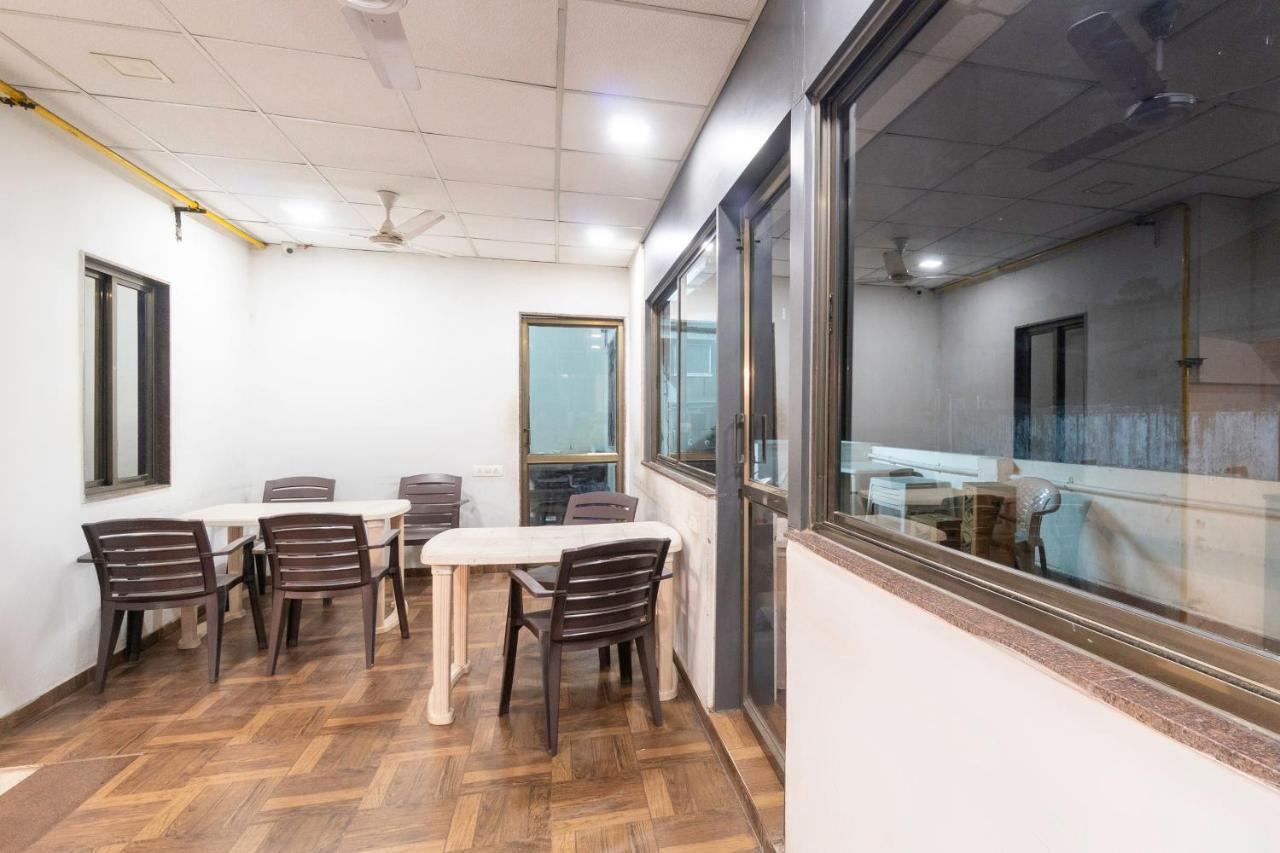 Oyo 13535 Aakash Hotel