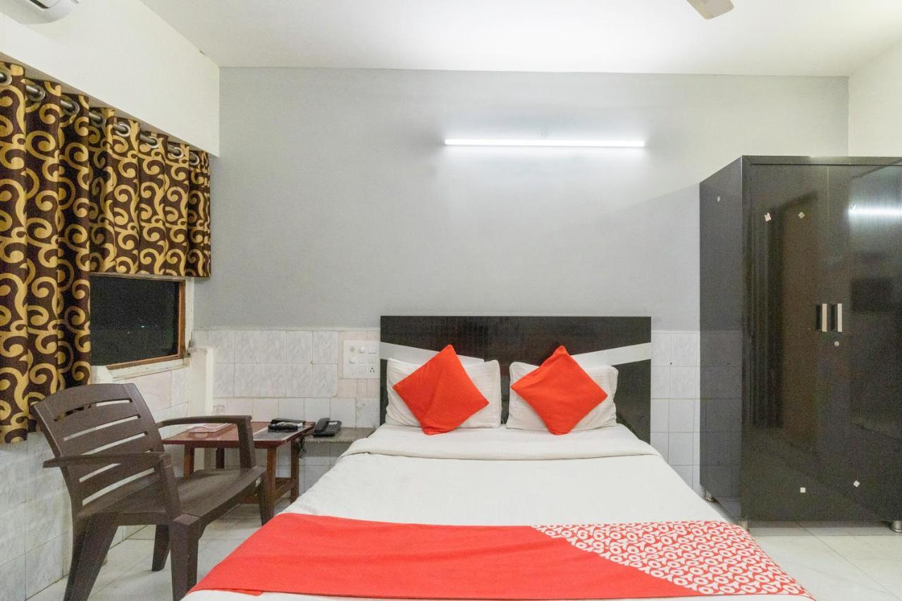 Hotel Oyo 13535 Aakash Ahmedabad