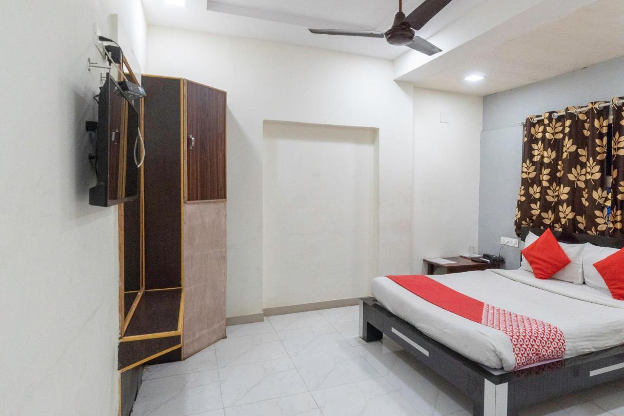 Oyo 13535 Aakash Hotel 3*