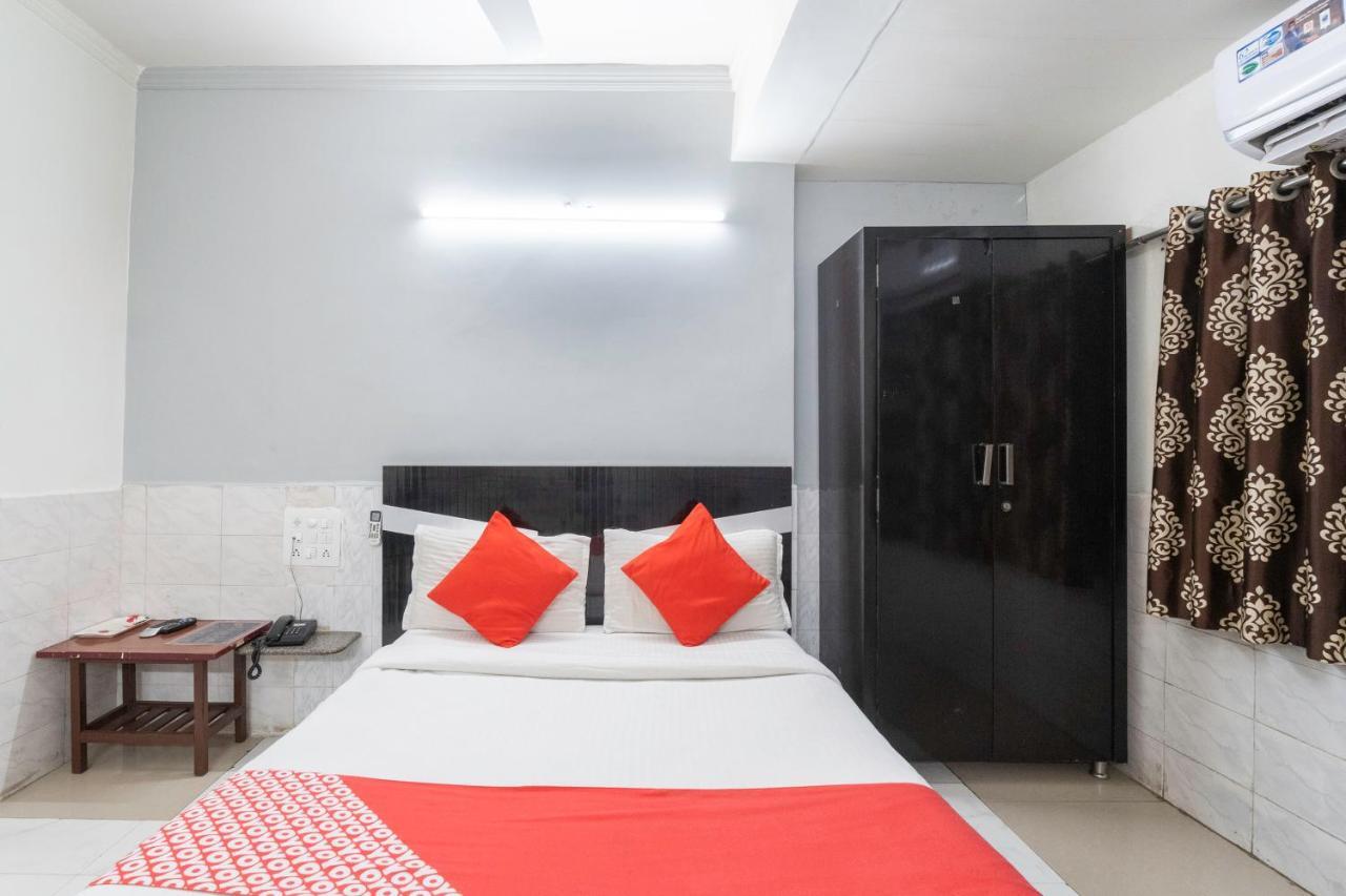 Oyo 13535 Aakash Ahmedabad