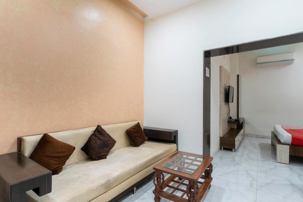 Oyo 13535 Aakash Hotel