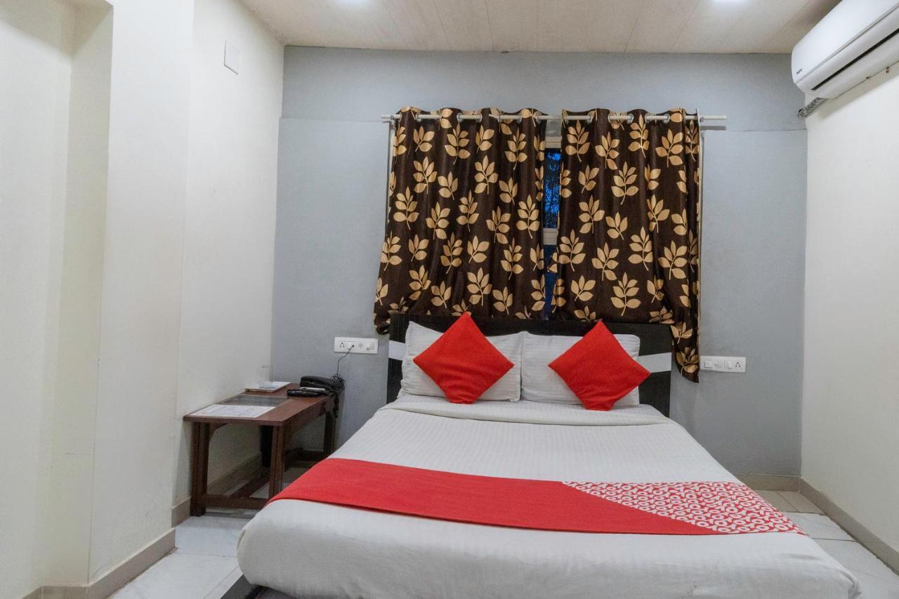 Hotel Oyo 13535 Aakash Ahmedabad