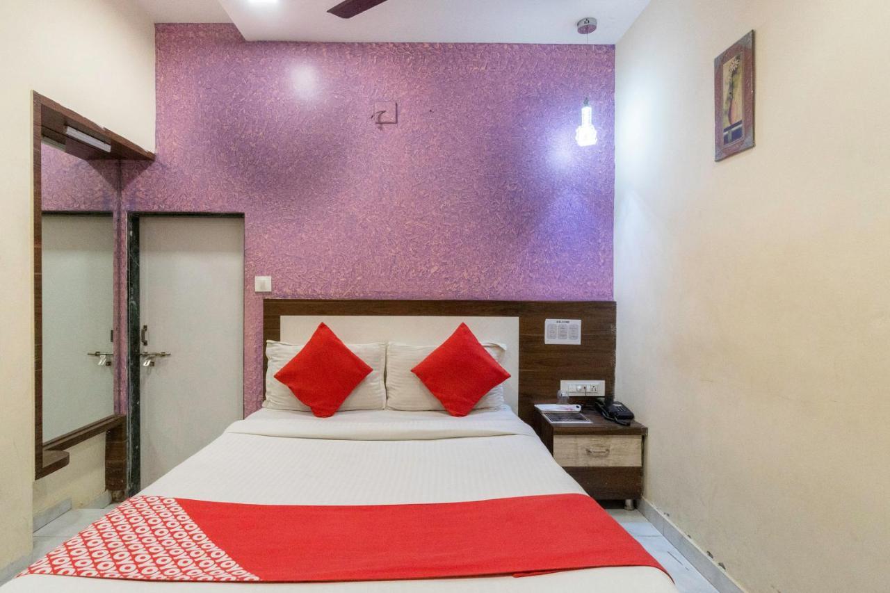 Hotel Oyo 13535 Aakash Ahmedabad