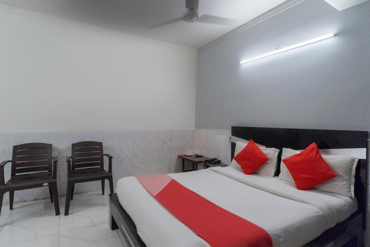 Oyo 13535 Aakash 3* Ahmedabad