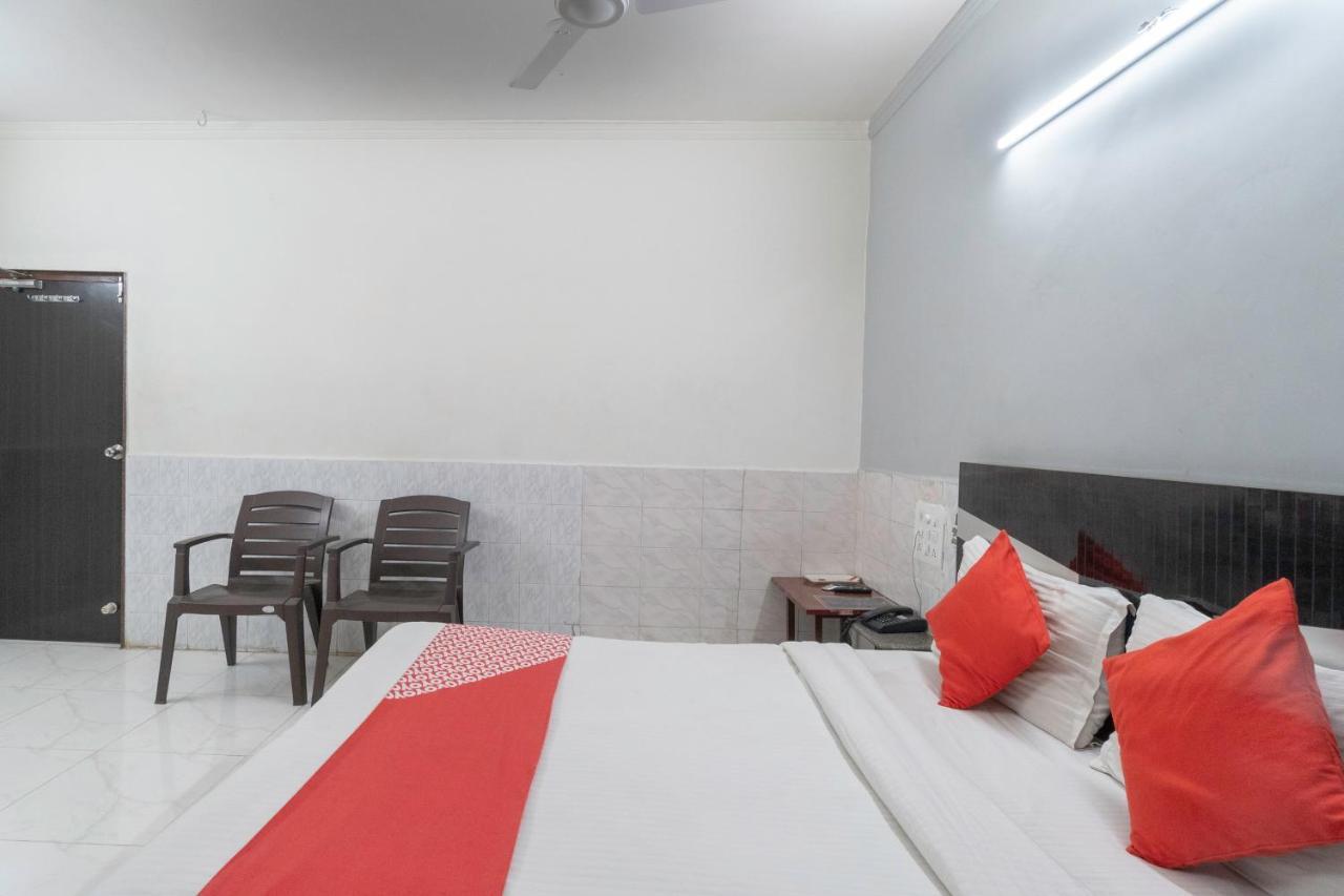Oyo 13535 Aakash 3* Ahmedabad