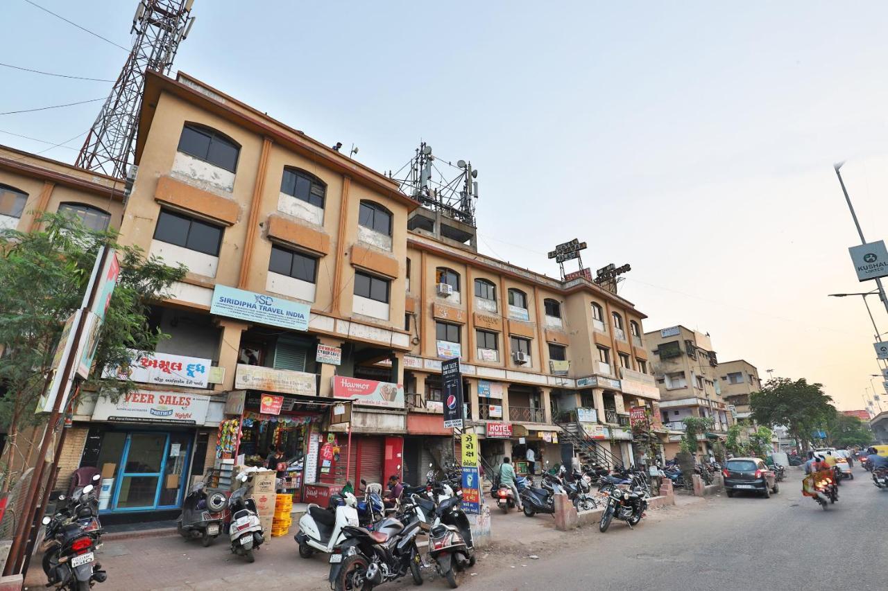 Hotel Oyo 13032 Shiv Sagar Palace Ahmedabad