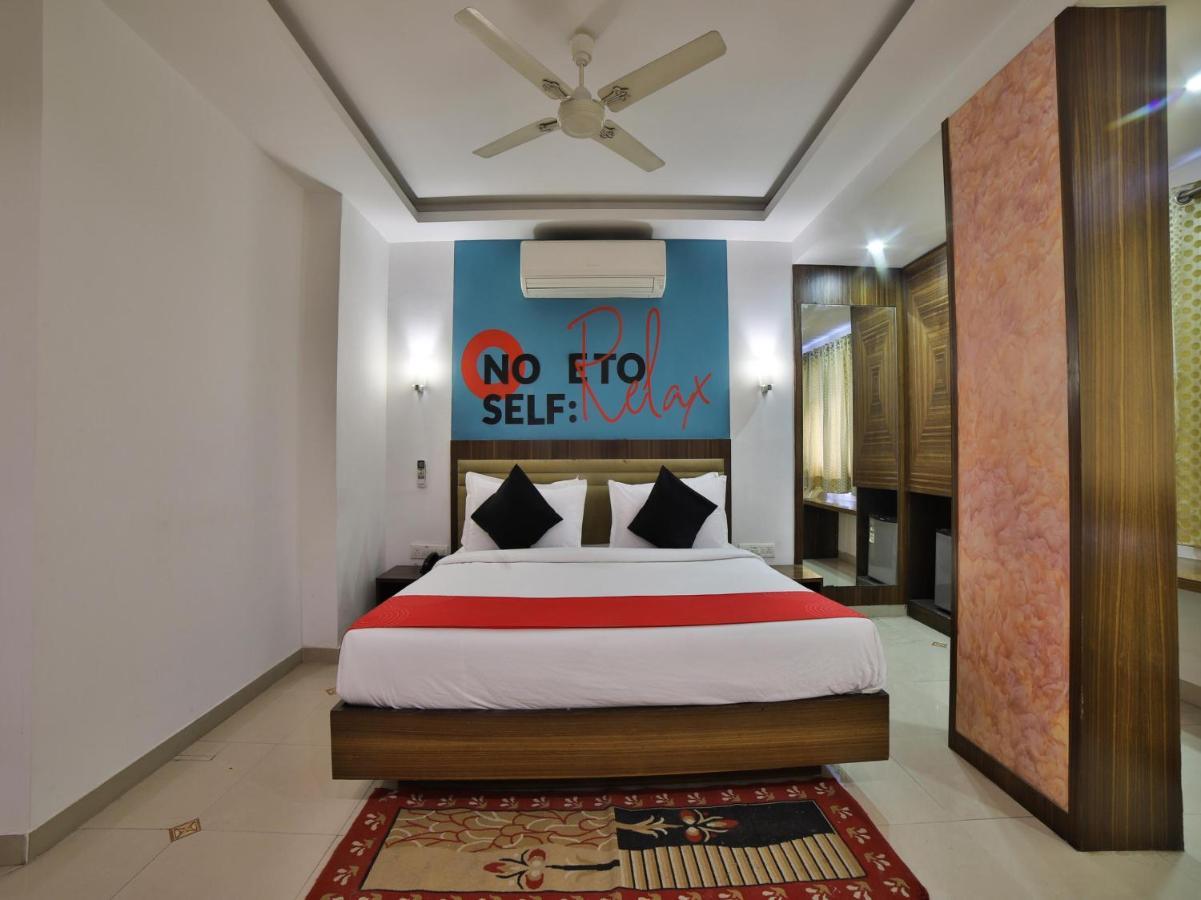 Collection O 17189 Kanak Ashram Road Hotel