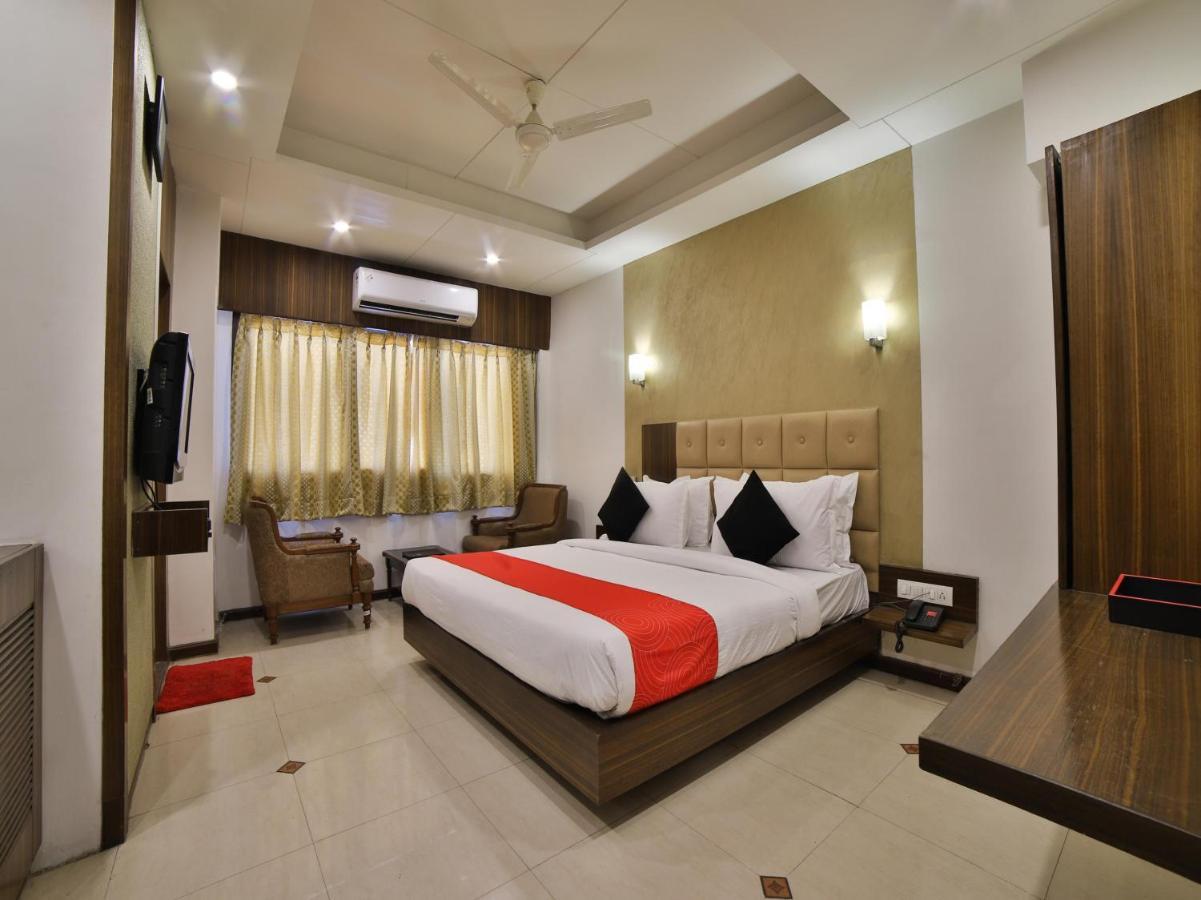 Collection O 17189 Kanak Ashram Road Hotel Ahmedabad