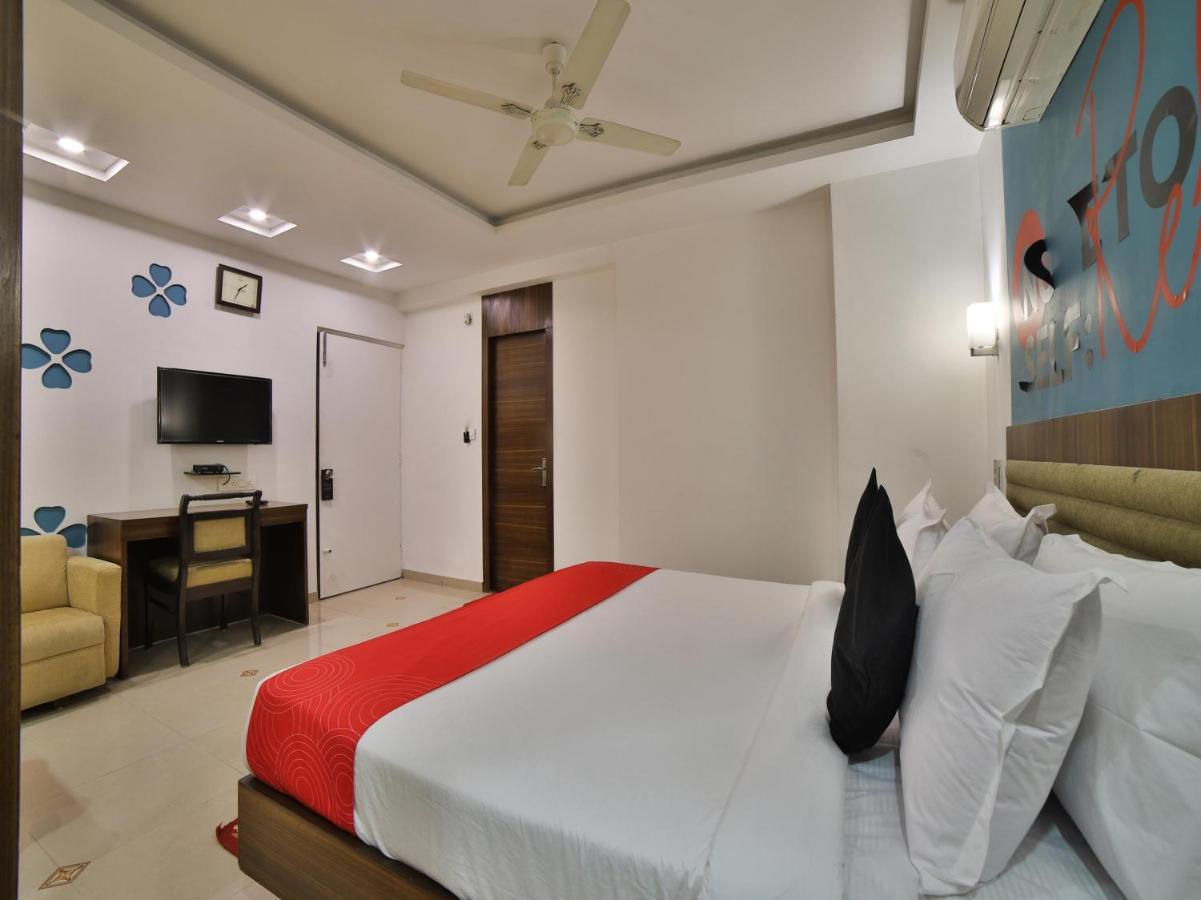 Collection O 17189 Kanak Ashram Road 3* Ahmedabad