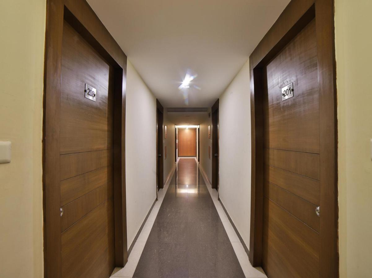 Collection O 17189 Kanak Ashram Road 3*