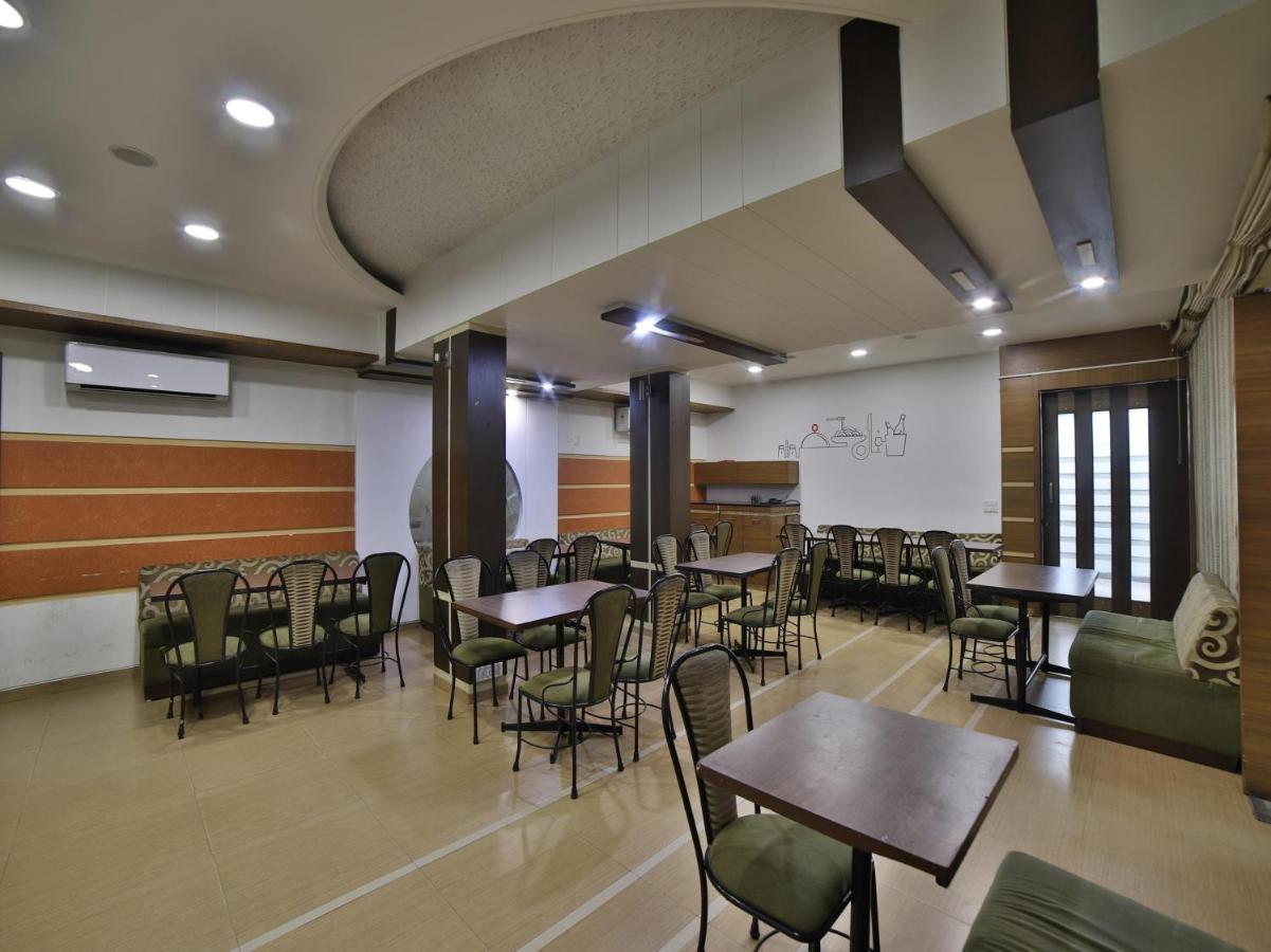 Collection O 17189 Kanak Ashram Road Hotel Ahmedabad
