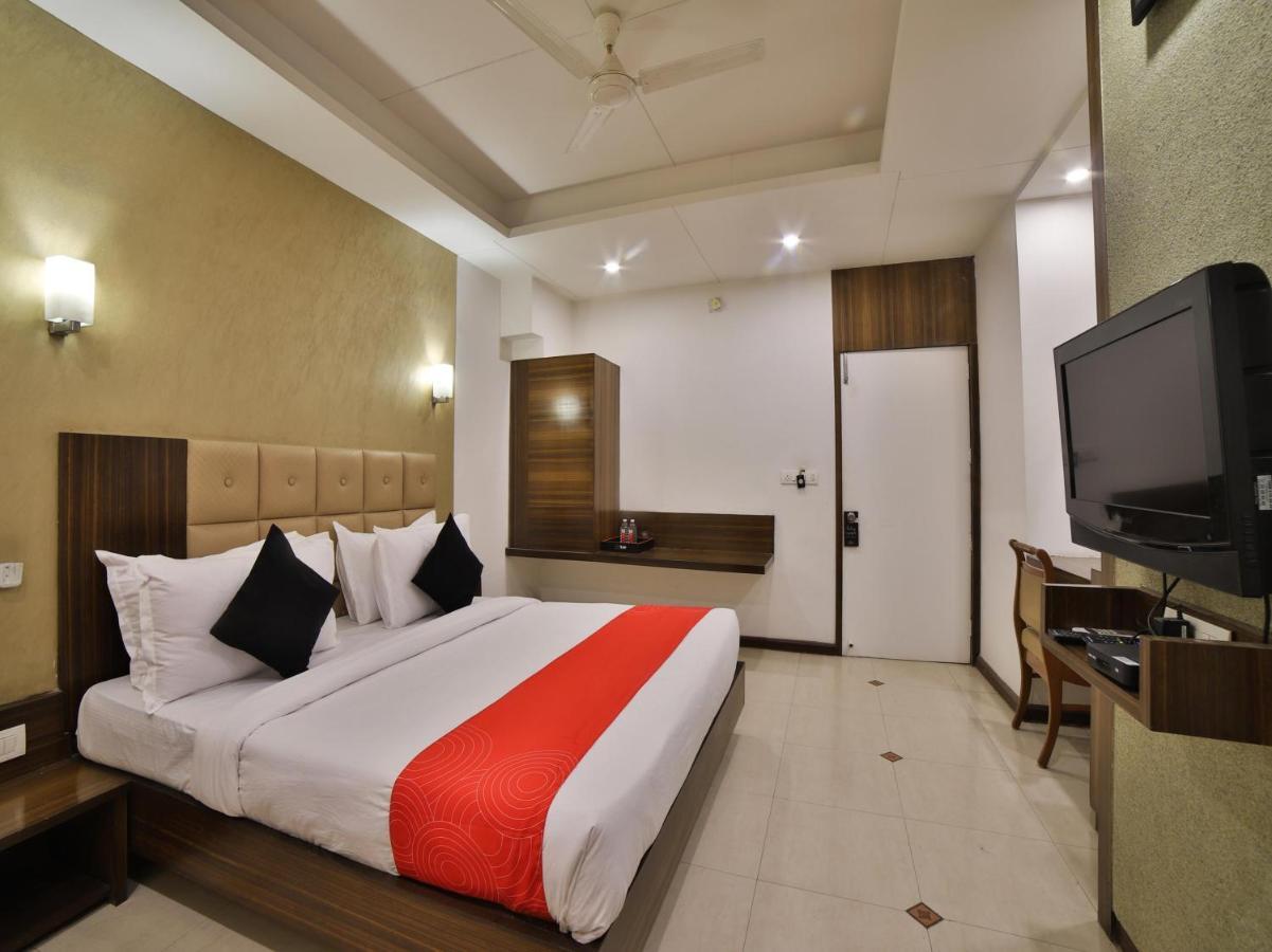 Hotel Collection O 17189 Kanak Ashram Road Ahmedabad