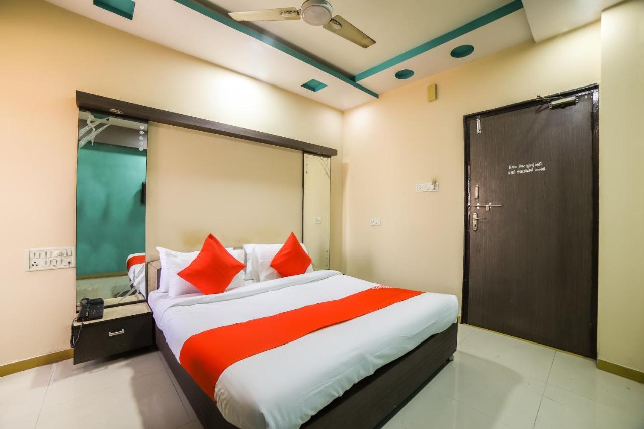 Oyo 69877 Sarthi Residency Hotel 3*