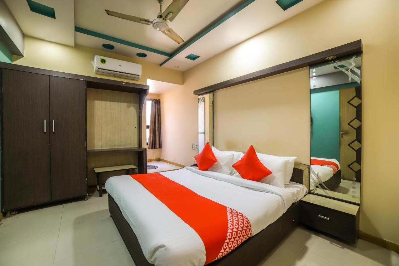 Oyo 69877 Sarthi Residency Ahmedabad