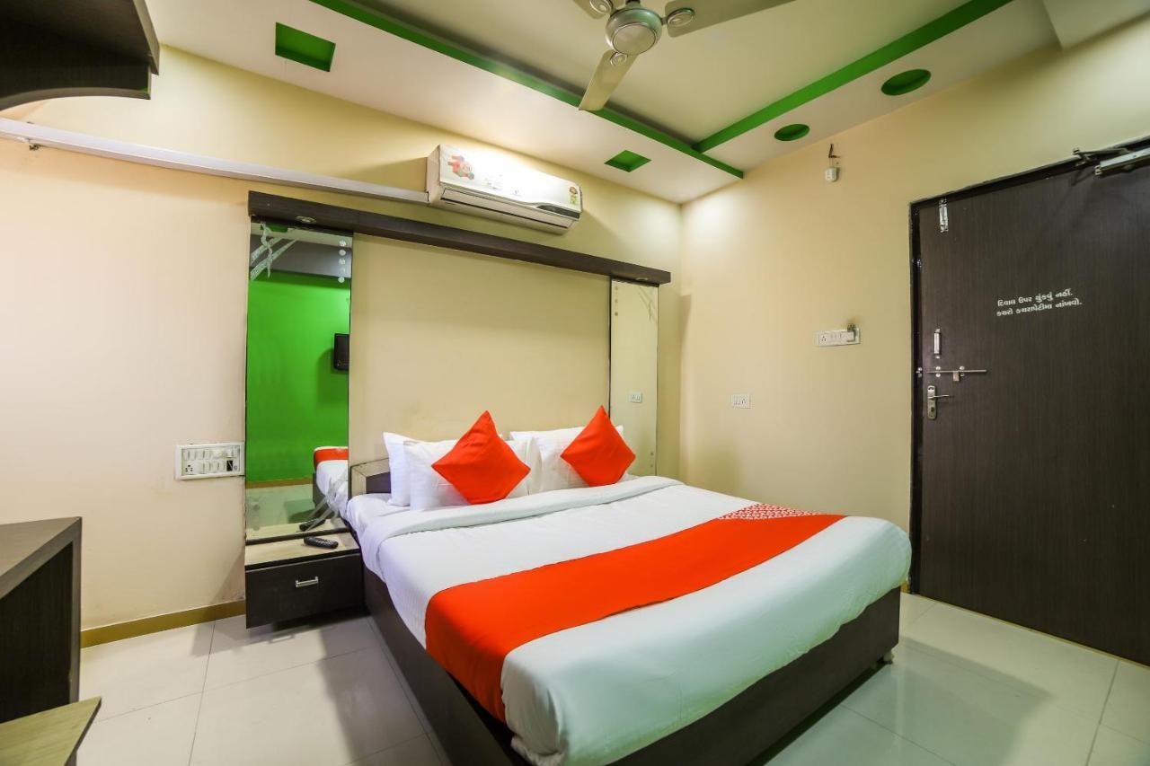 Oyo 69877 Sarthi Residency Hotel