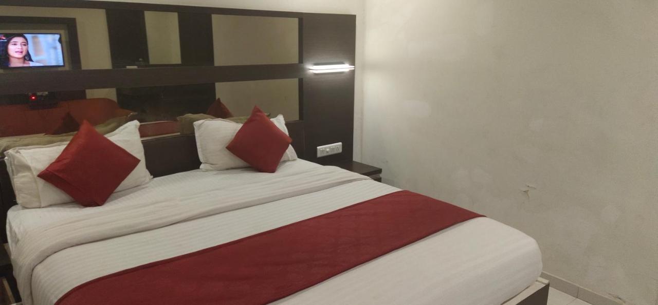 Shreenath Hotel Ahmedabad