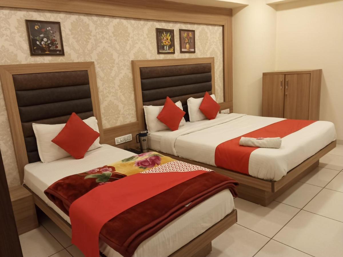 Hotel Rr Palace Ahmedabad