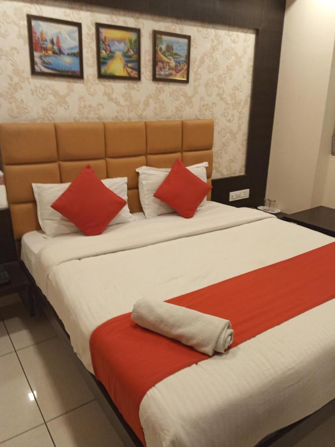 Hotel Rr Palace Ahmedabad