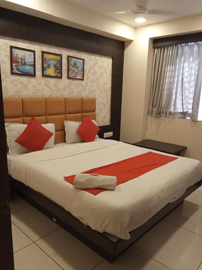 Hotel Rr Palace Ahmedabad