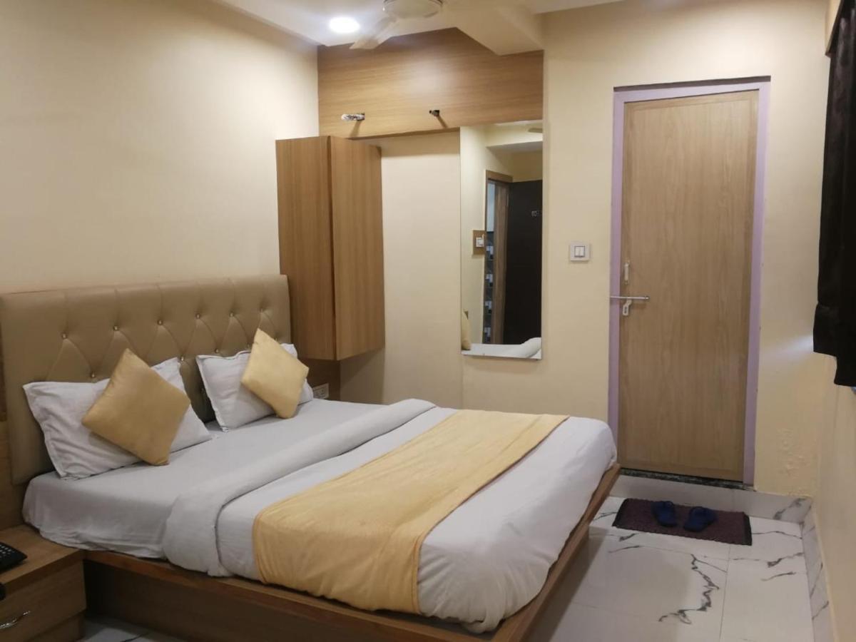 Hotel New Pathik 3*