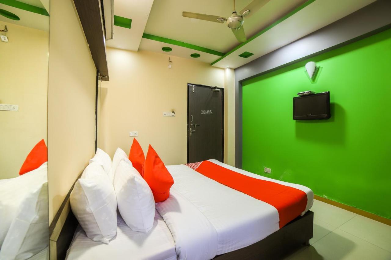 Oyo 69877 Sarthi Residency Ahmedabad