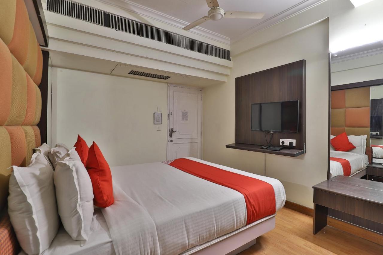 Oyo 2308 Crown Hotel Ahmedabad