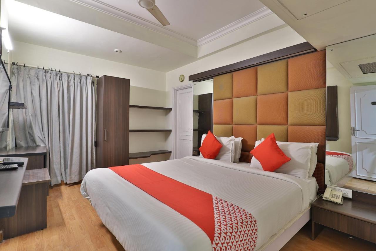 Oyo 2308 Crown Hotel