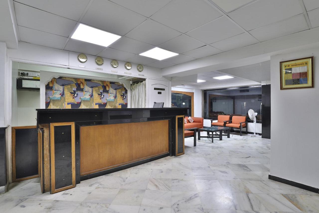 Oyo 2308 Crown Hotel 3*